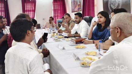 मड़िहान: प्रभारी जिला अधिकारी/मुख्य विकास अधिकारी व वरिष्ठ पुलिस अधीक्षक ने तहसील मड़िहान में फरियादियों की सुनी फरियाद