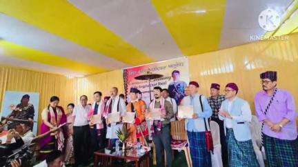 মাৰ্ঘেৰিটা: বিছাগাওঁত নতুন চিংফৌ বিছা ৰজাৰ ৰাজ অভিষেক অনুষ্ঠানত উপস্থিত জিলা আয়ুক্ত  স্বপ্নীল পাল