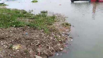 কালনা ১: পাবলিক অ্যাপের খবরের জের, কালনার মহিষমর্দিনী তলা ঘাটে পল্লী সরানোর কাজ শুরু করল পৌরসভা #jansamasya