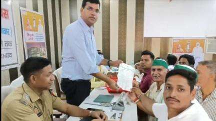 बिलारी: तहसील में भारतीय किसान यूनियन (टिकैत) के पदाधिकारी ने अपनी मांगों को लेकर एसडीएम को ज्ञापन सौंपा