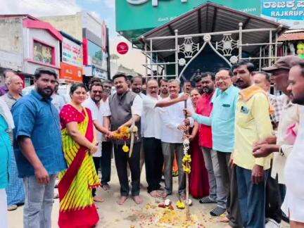 ರಾಣೇಬೆನ್ನೂರು: ನಗರದಲ್ಲಿ 13 ಮತ್ತು 20ನೇ ವಾರ್ಡಿನಲ್ಲಿ ವಿವಿಧ ಅಭಿವೃದ್ಧಿ ಕಾಮಗಾರಿಗಳಿಗೆ ಶಾಸಕ ಕೋಳಿವಾಡ್ ಚಾಲನೆ