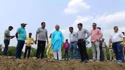 পাঁশকুড়া: পাঁশকুড়া পৌরসভা এলাকার জন্দ্রাও গড়পুর সত্যমপুর সন্নুপাড়া গত বন্যায় ভেঙে যাওয়ার নদী বাঁধ পরিদর্শন জেলা জেলা শাসক