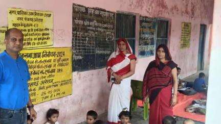 मोतिहारी: बीडीओ ने प्रखंड क्षेत्र के दो आंगनबाड़ी केंद्रों और तीन विद्यालयों की की जांच, मिली अनियमितता
