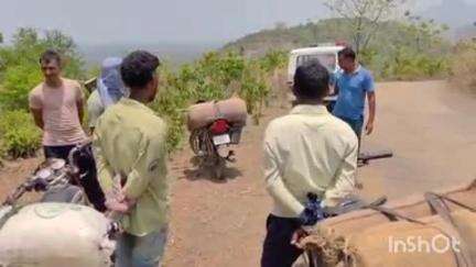 रजौली: जमुदहा गांव के समीप पुलिस ने 430 लीटर देसी महुआ शराब के साथ दो धंधेबाजों को किया गिरफ्तार, तीन बाइक जब्त