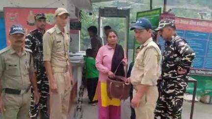 पिथौरागढ़: पुलिस ने भारत-नेपाल अंतर्राष्ट्रीय पुल पर चलाया सघन चेकिंग अभियान