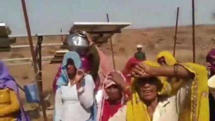 सपोटरा: पहाडपुरा गाँव में सौर ऊर्जा के विद्युत प्लांट चौरी होने से गहराया पेयजल संकट, महिलाओं ने किया प्रदर्शन