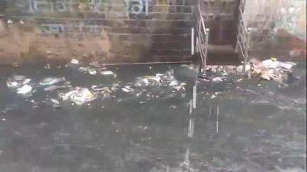 कळमनूरी: शहरात मुख्य बाजारपेठेत नाल्यांमध्ये केर कचरा,पावसाच्या पाण्यात केर कचरा रस्त्यावर,नागरिकांचे आरोग्य धोक्यात #Jansamasya