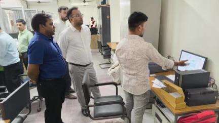 सिवान: सिवान जिला परिवहन कार्यालय का जिला पदाधिकारी ने किया औचक निरीक्षण