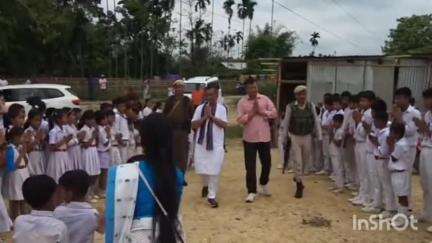 সৰুপথাৰ: বৰপথাৰত শংকৰদেৱ শিশু নিকেতনৰ ৩০ লাখ টকা ব্যয়ৰে নতুনকৈ নিৰ্মাণ হ'বলগা শ্ৰেণীকোঠাৰ আধাৰশিলা স্থাপন বিধায়ক বিশ্বজিৎ ফুকনৰ