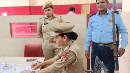 बिलारी: एसएसपी के आदेश पर पुलिस ने बैंकों में चलाया चेकिंग अभियान, सुरक्षा व्यवस्था का लिया जायजा