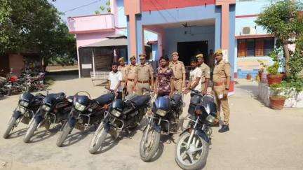 औराई: औराई पुलिस को मिली बड़ी सफलता, अन्तरजनपदीय वाहन चोर गिरोह के 5 सदस्यों को किया गिरफ्तार