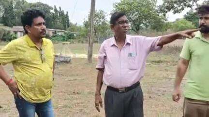 তমলুক: চালতি গ্রাম পঞ্চায়েতের রঘুরামপুরে হাইড্রেন নির্মাণের এলাকা আজ পরিদর্শন করেন জেলা পরিষদের সভাধিপতি উত্তম বারিক