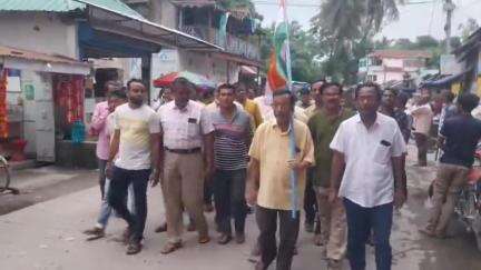 দিনহাটা ২: বীর সেনাদের প্রতি শ্রদ্ধা জানিয়ে চৌধুরীহাটবাজারে তৃণমূল কংগ্রেসের মিছিল আয়োজিত হল