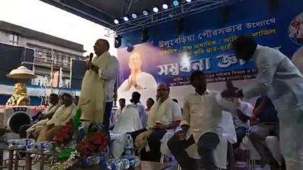 উলুবেড়িয়া ১: উলুবেরিয়া পৌরসভার উদ্যোগে মাধ্যমিক উচ্চমাধ্যমিক আলিম ফাজিল উত্তীর্ণ কৃতি ছাত্র-ছাত্রীদের সংবর্ধনা জ্ঞাপন উপস্থিত মন্ত্র