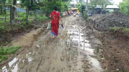 বঙাইগাঁও ভাগ: অভয়াপুৰীত এটা পথে জ্বলা-কলা খুৱাইছে স্থানীয় প্ৰায় পাঁচ শতাধিক ৰাইজক, সমস্যা সমাধানৰ দাবী #jansamasya
