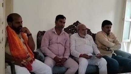 गरौठा: गुरसराँय सर्किट हाऊस में एमएलसी प्रतिनिधि आरपी निरंजन ने युवा नेता योगेश अजनेरी के साथ की प्रेस वार्ता