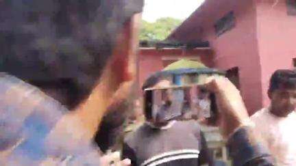 মেখলিগঞ্জ: ভারতে গ্রেফতার বাংলাদেশি ইমাম ও পাসপোর্ট জালিয়াতিতে গ্রেফাতার এক বাংলাদেশি মহিলাকে আদালতে পেশ করলো পুলিশ