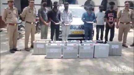 गढ़मुक्तेश्वर: गांव बागड़पुर कट के पास से पुलिस ने 6 अंतर्राज्यीय चोरों को गिरफ्तार किया, 11 बैटरी, 1 अर्टिगा कार, तमंचा और चाकू बरामद