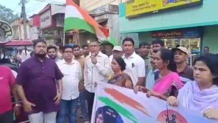 খড়গপুর ১: ভারতীয় সেনাবাহিনীদের প্রতি কৃতজ্ঞতা জানিয়ে খড়্গপুরে মিছিল ও পথসভা জেলা তৃণমূল কংগ্রেসের
