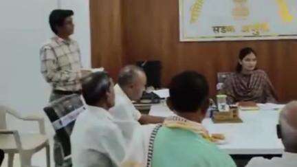 सडक अर्जुनी: तहसील कार्यालय सडक अर्जुनी येथे आढावा बैठक संपन्न; खासदार डॉ. प्रशांत पडोळे यांची उपस्थिती