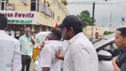 ஓசூர்: ராம்நகரில் துவங்கிய பாஜக பேரணியில் அக்கட்சியின் மாநில தலைவர் நயினார் நாகேந்திரன், அண்ணாமலை உள்ளிட்ட பாஜகவினர் பங்கேற்ப்பு