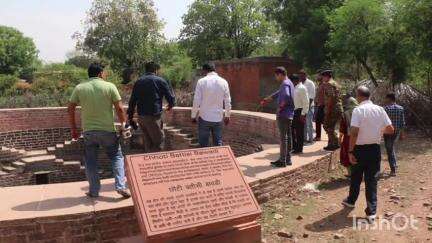 चंदेरी: जल गंगा संवर्धन अभियान के तहत कलेक्टर ने छोटी बत्तीसी बावड़ी का किया निरीक्षण