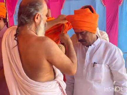 चतरा: हंसवो गांव में सात दिवसीय श्री श्री 1008 रूद्र सह ग्राम देवी प्राण प्रतिष्ठा महा यज्ञ के कलश यात्रा में विधायक शामिल हुए