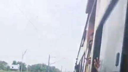 बैतूल: पातालकोट एक्सप्रेस में बोगी के पहिए से निकला हुआ ब्रेड जाम होने से रोकने पड़ी ट्रेन मलकापुर स्टेशन के पास का मामला