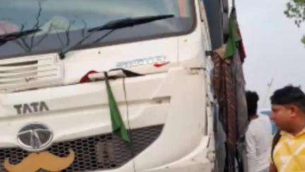 टंडवा: खधैया पुल के पास तेज रफ्तार कोयला वाहन ने कार में टक्कर मारी, कार क्षतिग्रस्त, लोग बाल-बाल बचे
