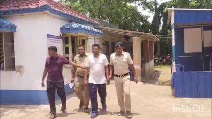 বর্ধমান ১: নাবালকের গায়ে গরম দুধ ছোঁড়ার ঘটনায় বর্ধমানের দেওয়ান দিঘি থানার পুলিশের হাতে গ্রেফতার ধৃত বিজেপি নেতা অমিত মাকড়