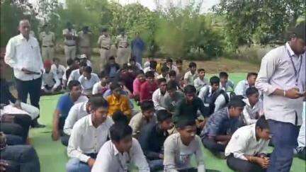 दिंडोरी: मोहाडी येथे आज देवराई सामाजिक वनीकरणाच्या वतीने सीड बॉल निर्मिती प्रशिक्षण शिबिर