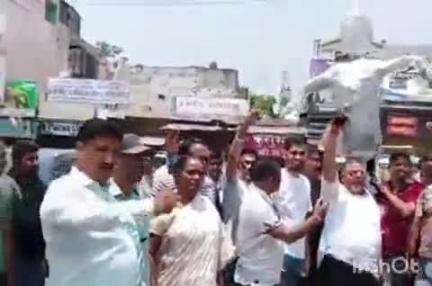 हरिद्वार: अम्बरीष विचार मंच ने ऋषिकुल तिराहे पर भाजपा मंत्री विजय शाह का पुतला फूंका, कर्नल सोफिया कुरैशी पर टिप्पणी का विरोध