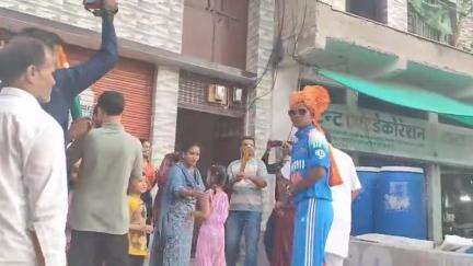 घुवारा: श्रीलंका दौरे के बाद घुवारा में भारतीय महिला क्रिकेटर क्रांति गौड़ का हुआ भव्य स्वागत