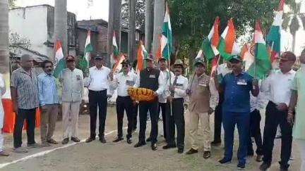 नरसिंहपुर: शौर्य स्मारक पर भूतपूर्व सैन्य अधिकारियों ने शहीद हुए जवानों को दी श्रद्धांजलि