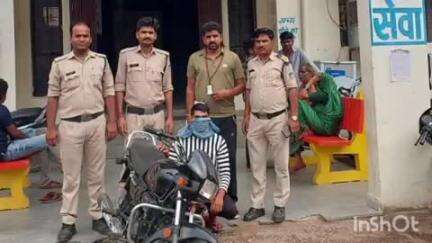सिटी पुलिस ने डबरा से चोरी हुई बाइक के साथ बाइक चोर युवक को किया गिरफ्तार