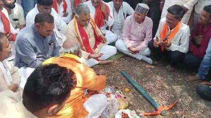 गुलाना: ग्राम घनसोदा से मोदीपुर सड़क मार्ग का भूमिपूजन, उच्च शिक्षा मंत्री इंदर सिंह परमार ने किया, कई गांवों को मिलेगी सुविधा