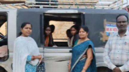 लावालौंग: जपुआ गांव के बिरहोर परिवार की दो छात्राओं का कस्तूरबा विद्यालय में नामांकन हुआ