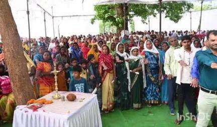 बैकुंठपुर: ग्राम अकलासरई में तेज आंधी और तूफान के बीच हजारों ग्रामीण समाधान शिविर में हुए उपस्थित