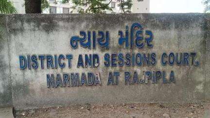 નાંદોદ: બુજેઠા ચેકપોસ્ટ ખાતે રિશ્વત ના કેસ માં ઝડપાયેલા ચાર ઇસમોને નિર્દોષ છોડી મુકવાનો હુકમ ફરમાવી સેશન કોર્ટ રાજપીપળા.