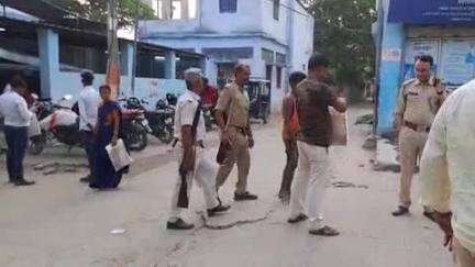 हाजीपुर: काजीपुर थाना क्षेत्र में दुष्कर्म की कोशिश के दौरान आरोपी को रंगे हाथ पकड़ा गया, लोगों ने की जमकर पिटाई