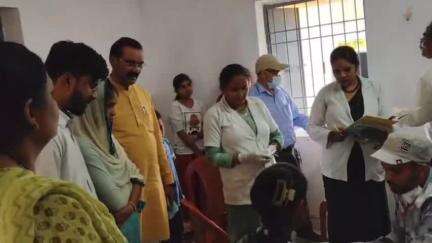 गुण्डरदेही: खुर्सीपार में दूषित पानी पीने से ग्रामीणों की तबियत बिगड़ी, विधायक कुंवर निषाद ने डॉक्टरों को बेहतर इलाज के दिए निर्देश