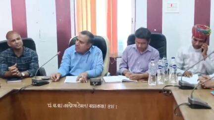 सरदारशहर: सरदारशहर पंचायत समिति सभागार में राशन विक्रेता संघर्ष समिति की बैठक आयोजित, राशन डीलरों ने सौंपा ज्ञापन