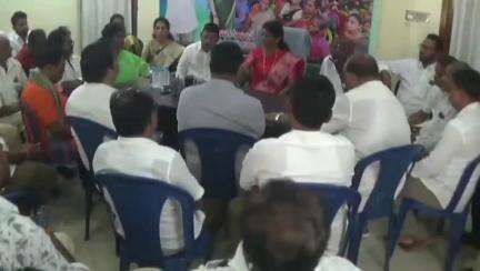 పిఠాపురం: ప్రజల సమస్యలు , అధికార పార్టీపై పోరాడుతూ 2029లో వైసిపి గెలుపుకు కృషి చేయాలి మాజీ ఎంపీ గీత