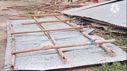 রায়গঞ্জ: কালবৈশাখী ঝড়ে বেশ কিছু ঘর ভেঙে গেলো উত্তর রামপুর এলাকায়, পরিদর্শনে গ্রাম পঞ্চায়েত সদস্য