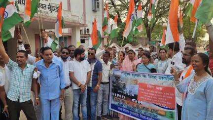 गुण्डरदेही: गुण्डरदेही नगर में ऑपरेशन सिंदूर की सफलता को लेकर निकाली गई भव्य तिरंगा यात्रा, भारत माता की जयकारों से गूंज उठा नगर