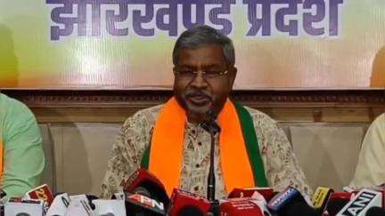 कांके: हरमू स्थित बीजेपी प्रदेश कार्यालय में प्रदेश अध्यक्ष ने नई शराब नीति पर उठाए सवाल