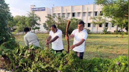 పోలీసుల శ్రమదానం స్వర్ణాంధ్ర–స్వచ్ఛాంధ్రకు తోడ్పాటు