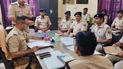 मोतिहारी: पूर्वी चंपारण मोतिहारी के पुलिस अधीक्षक स्वर्ण प्रभात ने मुफस्सिल थाना का किया निरीक्षण
