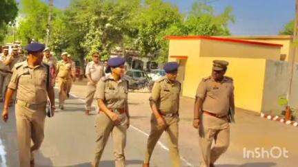 फर्रुखाबाद: DIG ने पुलिस लाइन स्थित विभिन्न कार्यालयों का निरीक्षण किया, प्रशिक्षुओं की क्लास रूम का भी लिया जायजा