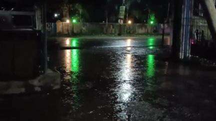 ভাতার: অল্প বৃষ্টিতে জলমগ্ন ভাতার কৃষক বাজার,এক ব্যবসায়ী জানালেন যে ড্রেন সংস্কার না থাকার জন্য এই সমস্যা#jansamasya